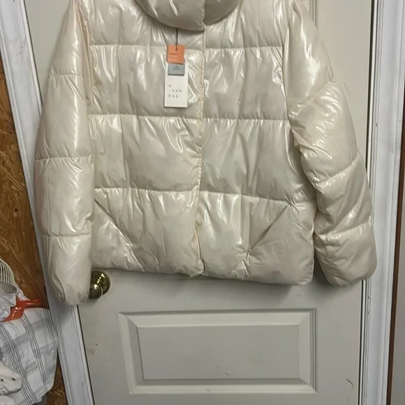 NWT Cream Puffer Jacket - Picture 10 of 11